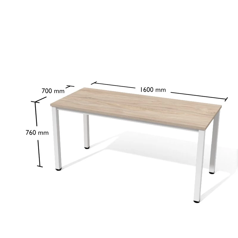 Biurko prostokątne na metalowej konstrukcji z kwadratowymi nogami.